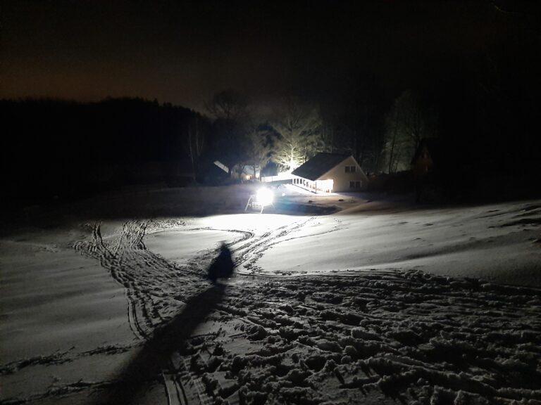 valgustatud kelgumäega puhkemaja Võrumaal
